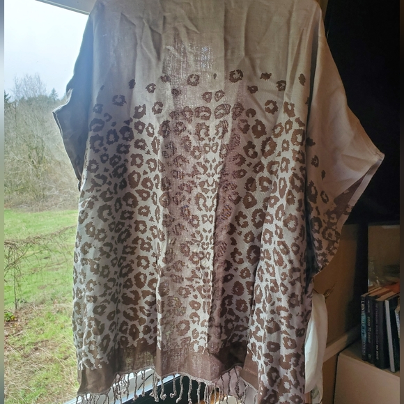 Colleen Lopez printed woven topper with fringe hemline - Picture 2 of 5